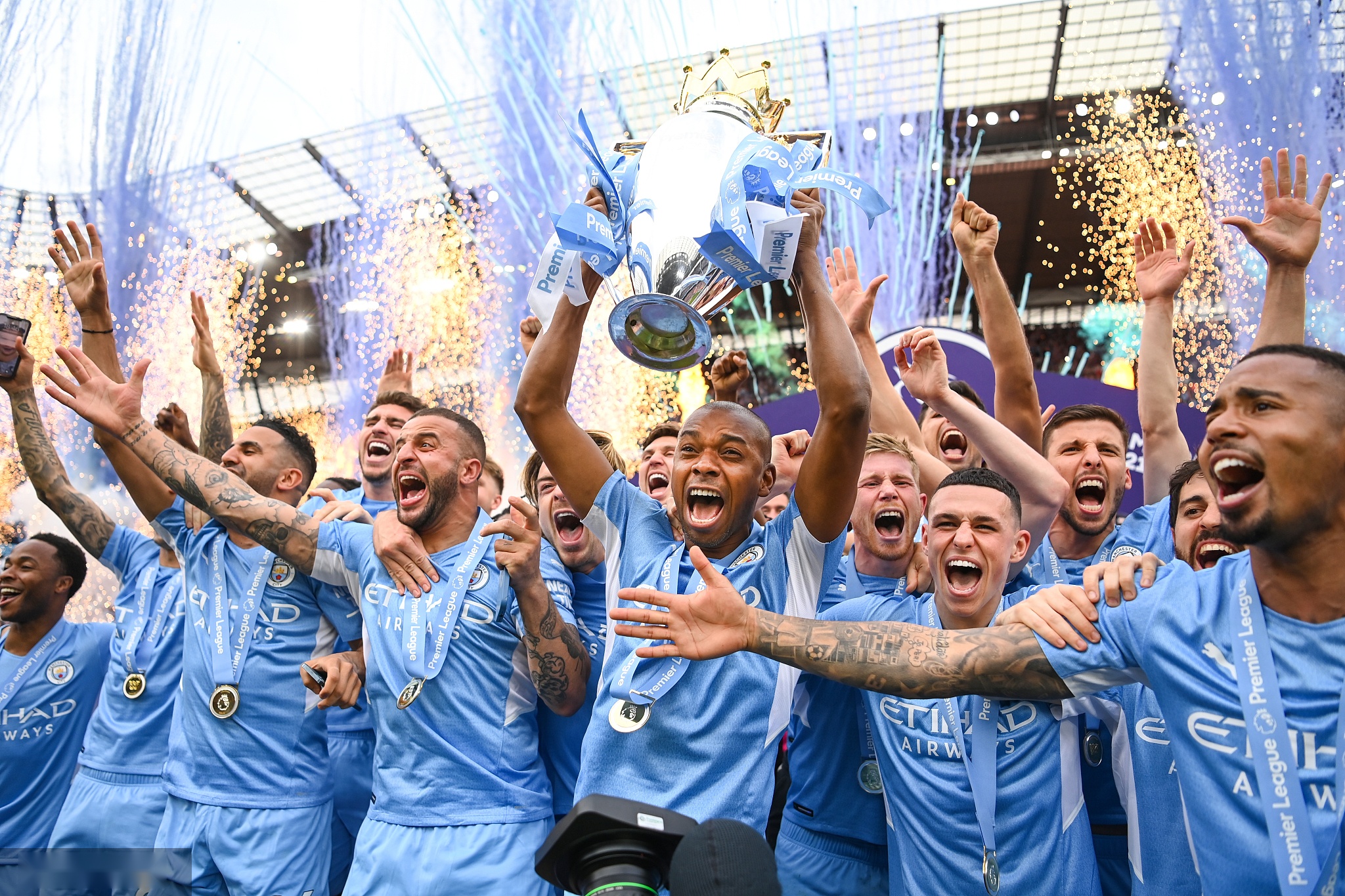 的表现而迅 的表现而迅